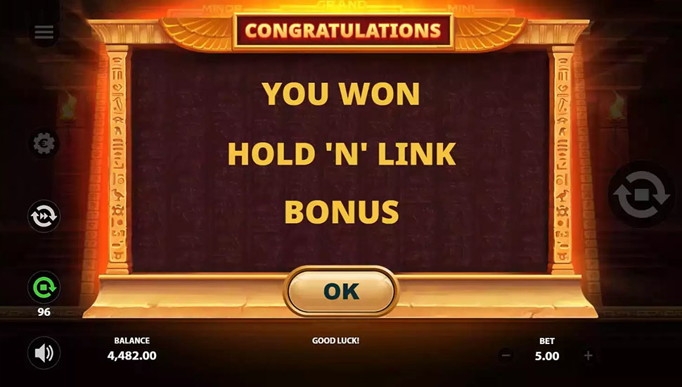 Desert Riches Hold 'N' Link slot machine